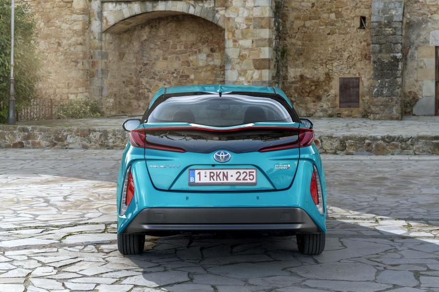  Toyota Prius Plug-in Hybrid 2016 года  (фото 75 из 187)